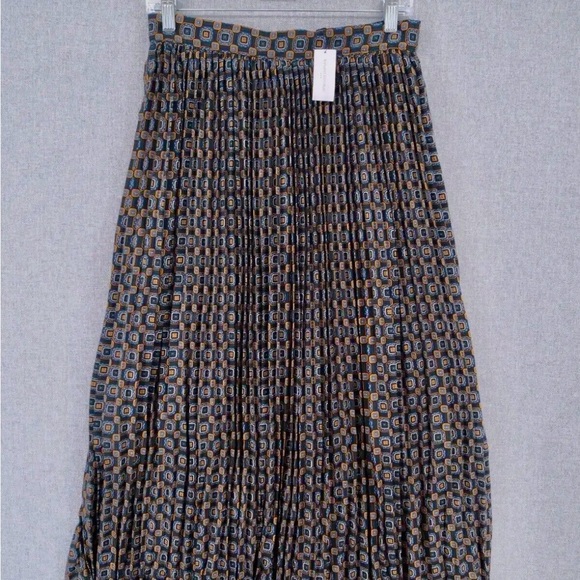 BANANA REPUBLIC MAXI SKIRT. OCTAGON PATTERN. LINED, SOFT, PLEATED SKIRT. NWT - Picture 2 of 15
